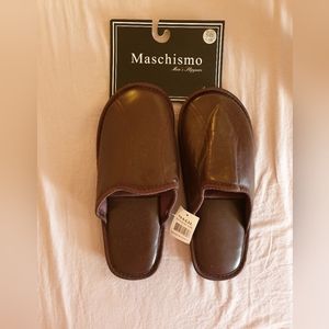 Men's slippers size 10